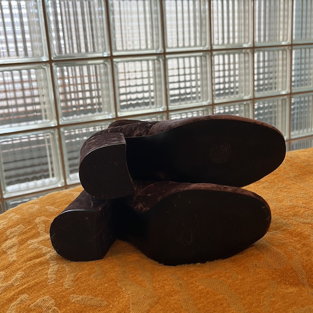 Velvet Heels - Picture 5 of 7